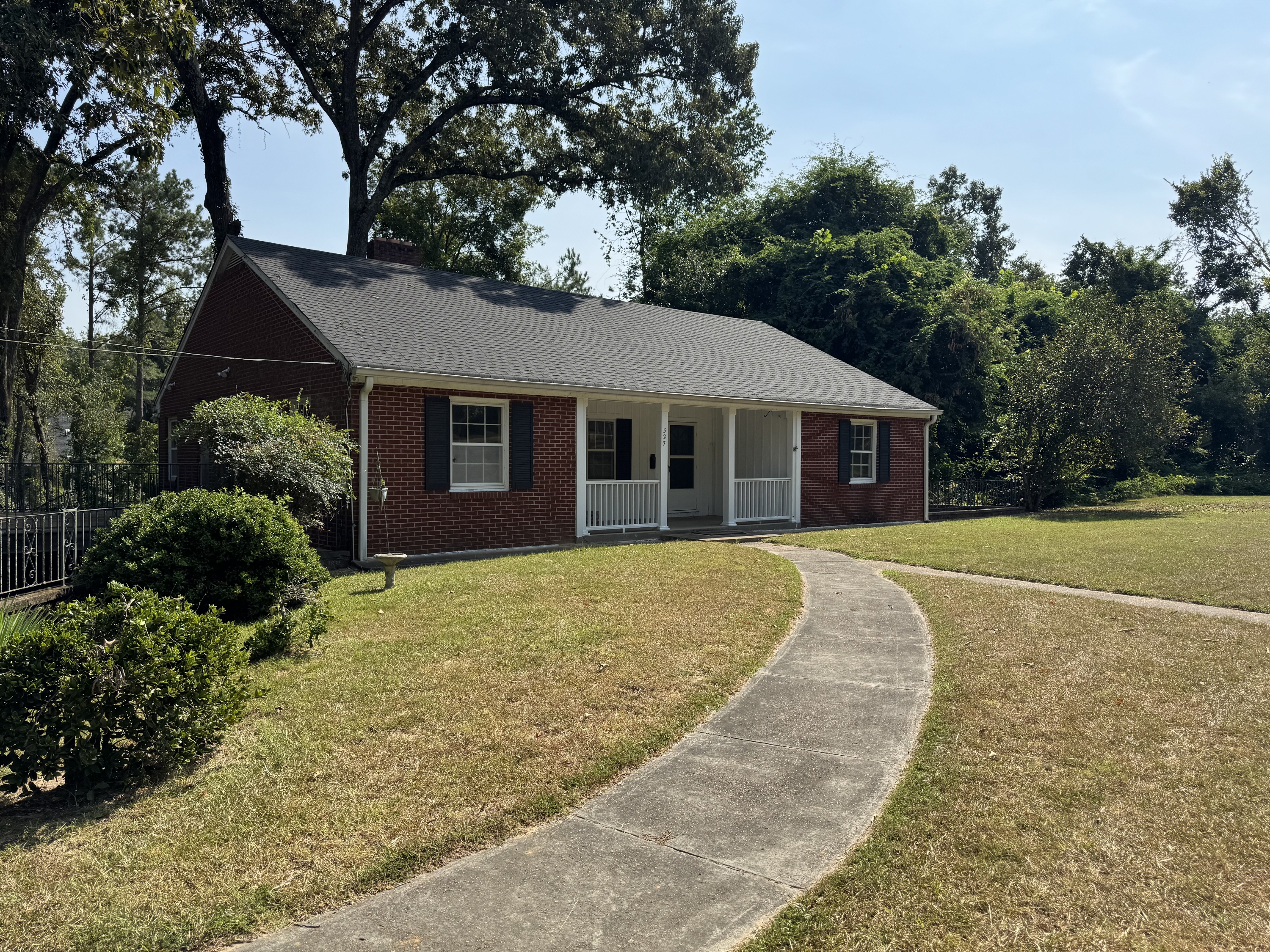 527 College Hill Road
